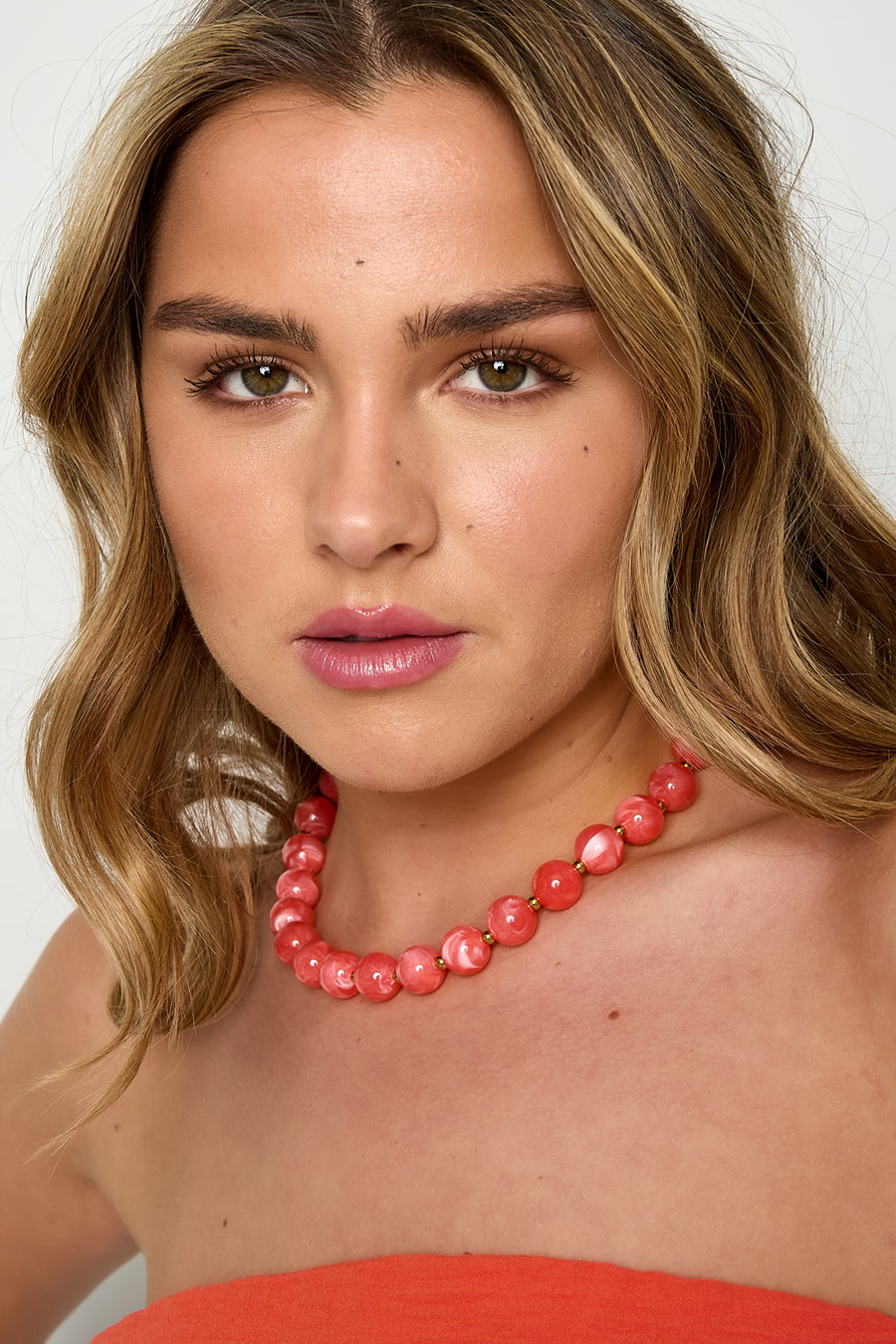 Bead necklace with gold beads 13.5mm