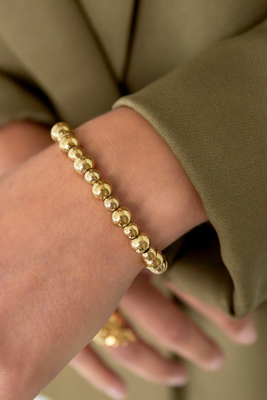 Big Beads Bracelet · gold · model