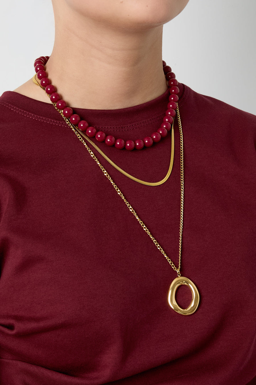 Organic Oval Pendant · gold · model