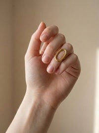 Oval Minimal Ring · gesture