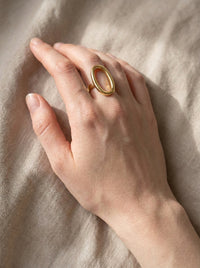 Oval Minimal Ring · hero