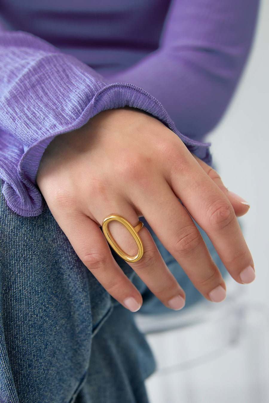 Oval Minimalist Ring · gold · model