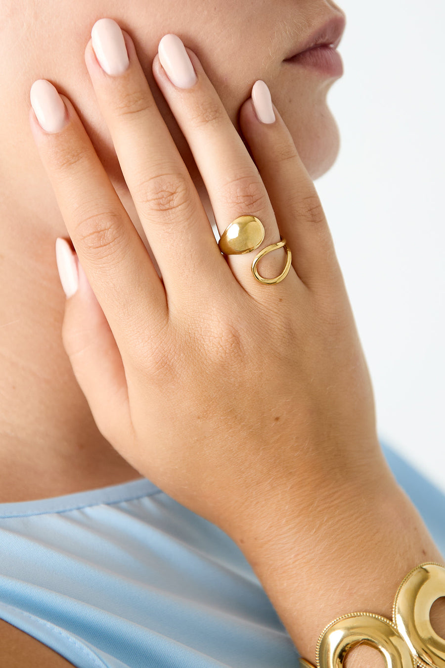 Swirl Statement Ring · gold · model